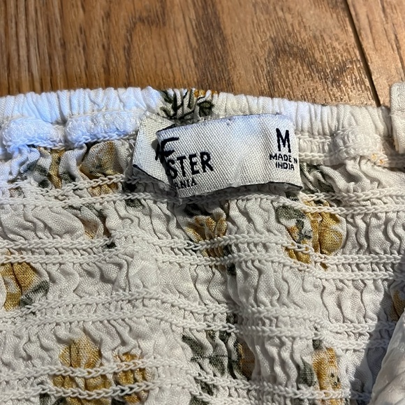 Medium hollister tank top new - Picture 2 of 2